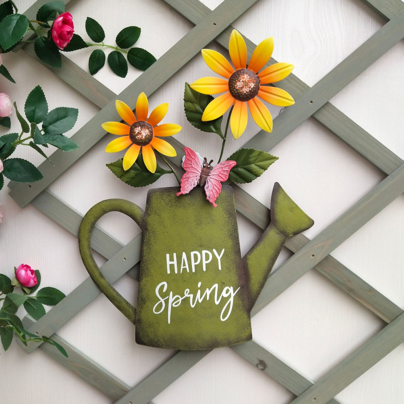 Vasból készült kertdekoráció, idillikus stílusú, virágtartó kültéri kerthez