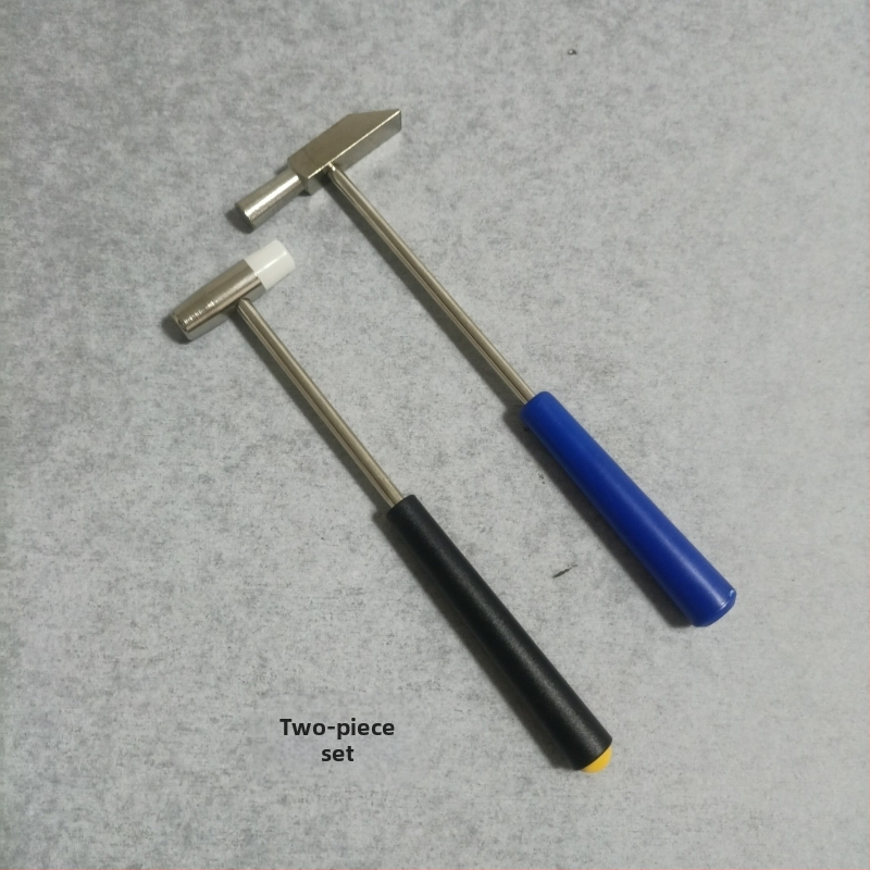 Nagų plaktukas su geležine galva