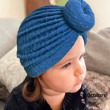 Babakapu kapucnis sapka jacquard mintával, fontanel védelme, kupolás forma, poliészter