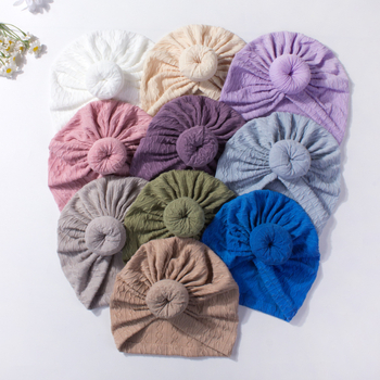 Babakapu kapucnis sapka jacquard mintával, fontanel védelme, kupolás forma, poliészter