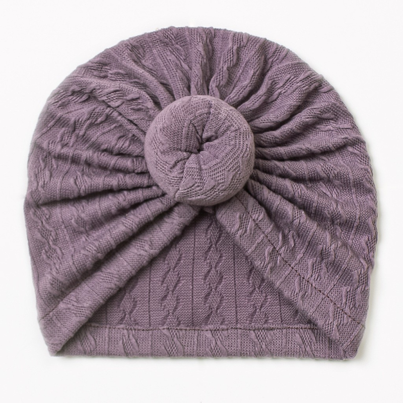 Babakapu kapucnis sapka jacquard mintával, fontanel védelme, kupolás forma, poliészter