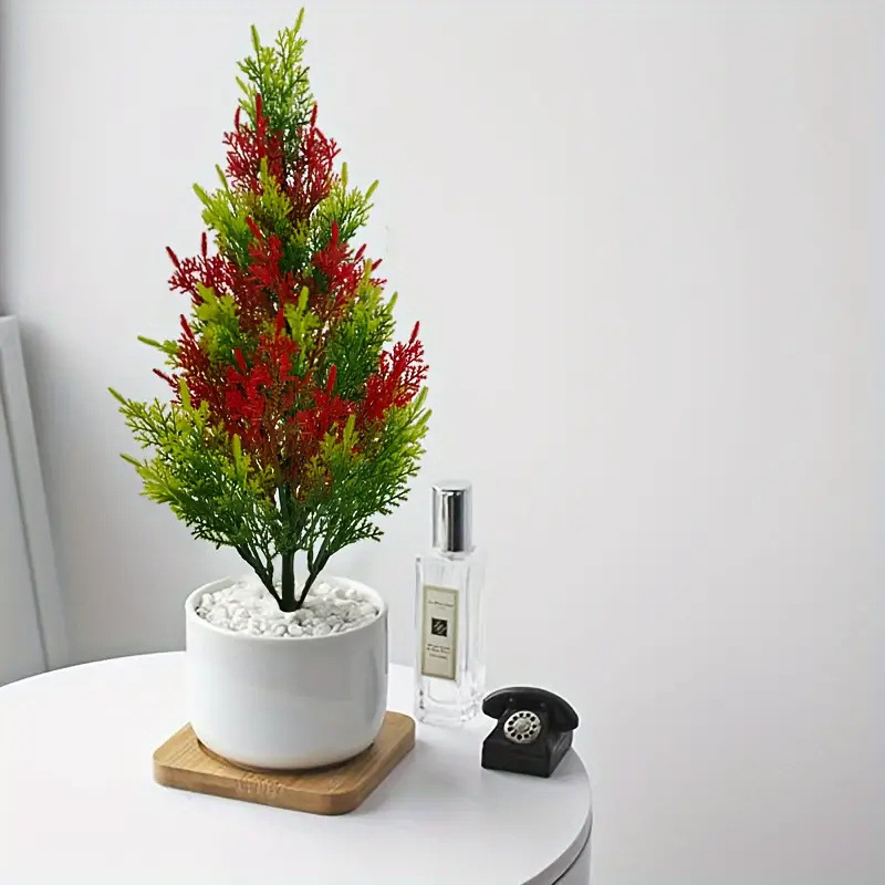 Plastikinė mažoji Kalėdinė eglutė, gaminta liejimo būdu – stalinis dekoras vestuvėms, lauko naudojimui ir fotografijos rekvizitams