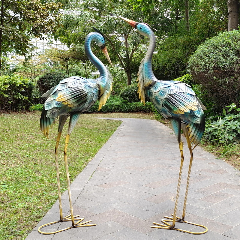 Kerti vasból készült állat díszek — modern minimalistikus stílus, öntési és félig kézi-félig gépi gyártás, kültéri speciális festék, magas hőmérsékletű kiégetés