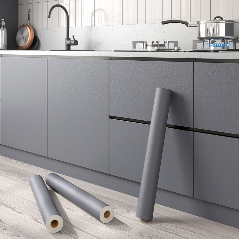 Savarankiškai klijuojama spintos plėvelė – spalvų modifikavimas, odos imitacijos tekstūra, alyvos atsparumas, vandens atsparumas ir drėgmei atsparus remontui.