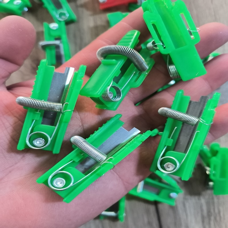 Нож за беритба на плодове и зеленчуци — малък резец за обиране на боб, череши, грозде и чушки; дизайн с щипков връх и нож за палец