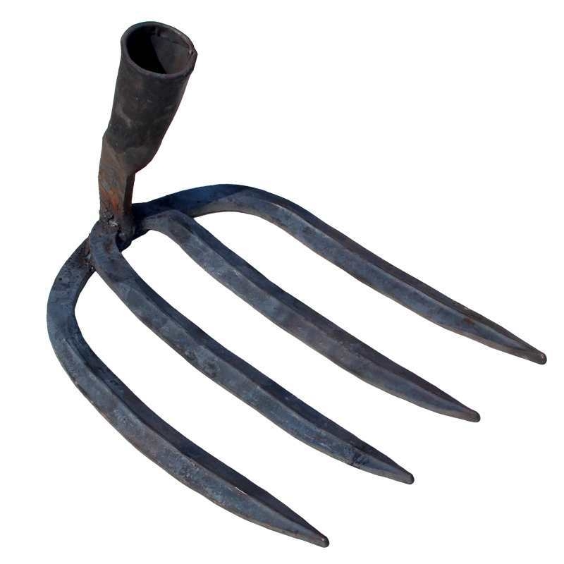 Keturių dantų kaltas plieninis grėblys daržo žemei laisvinti ir daržininkystei