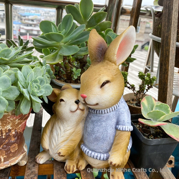 Γουρούνι-γλυπτό από ρητίνη, διακοσμητικό για σαλόνι και αυλή; ιδανικό δώρο για μετακόμιση; μάρκα Ode and Heart.