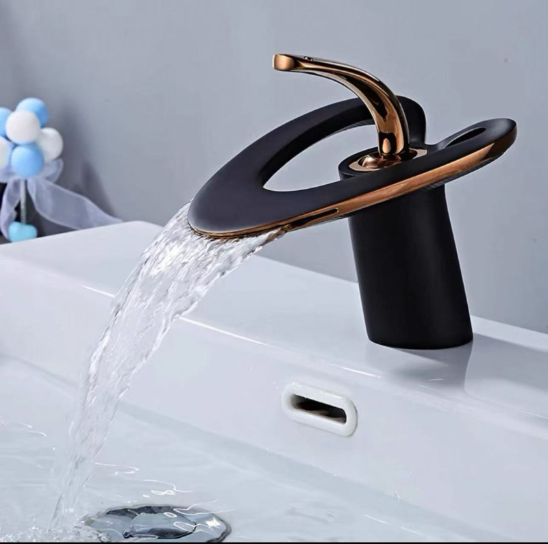 Réz anyagú fürdőszobai csaptele, modern minimalista dizájn, keverőcsap, emelőnyílású működés, bemenet-kimenet 2/1, kerámiás szeleppel