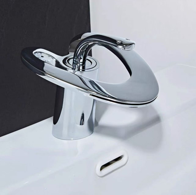 Réz anyagú fürdőszobai csaptele, modern minimalista dizájn, keverőcsap, emelőnyílású működés, bemenet-kimenet 2/1, kerámiás szeleppel