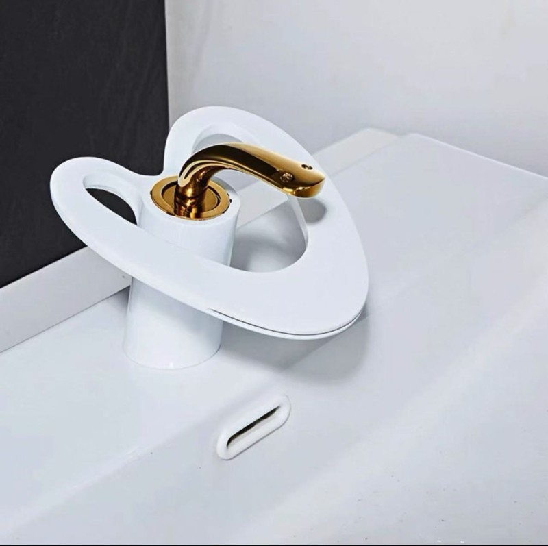 Réz anyagú fürdőszobai csaptele, modern minimalista dizájn, keverőcsap, emelőnyílású működés, bemenet-kimenet 2/1, kerámiás szeleppel