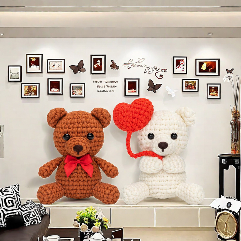 Rinkinys megzti gyvūnėliams su vilnos siūlais – pusiau verptas, susukti siūlai, pieno medvilnė