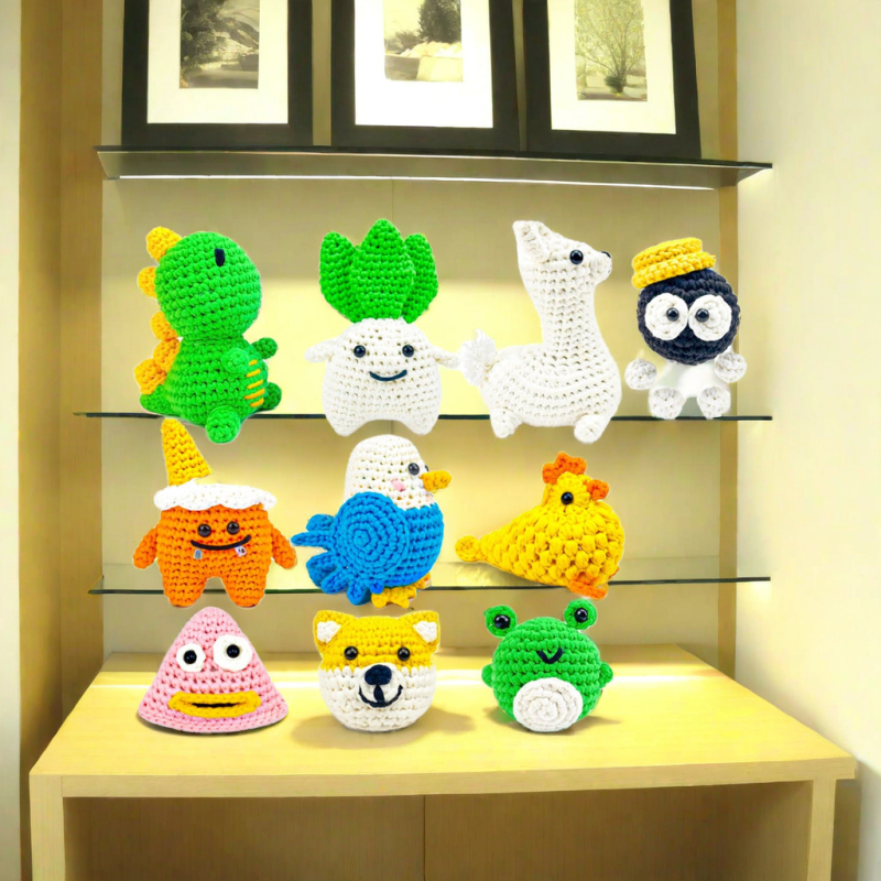 Rinkinys megzti gyvūnėliams su vilnos siūlais – pusiau verptas, susukti siūlai, pieno medvilnė