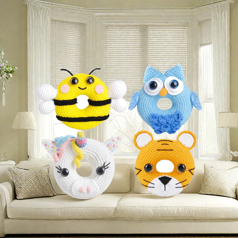 Rinkinys megzti gyvūnėliams su vilnos siūlais – pusiau verptas, susukti siūlai, pieno medvilnė