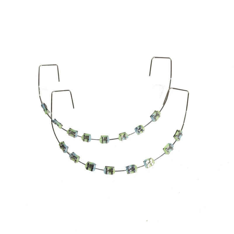 Ortodontikus fém bracket modell bemutatóhoz, felnőtteknek, 140 g, dobozban 100 darab, helyi márka