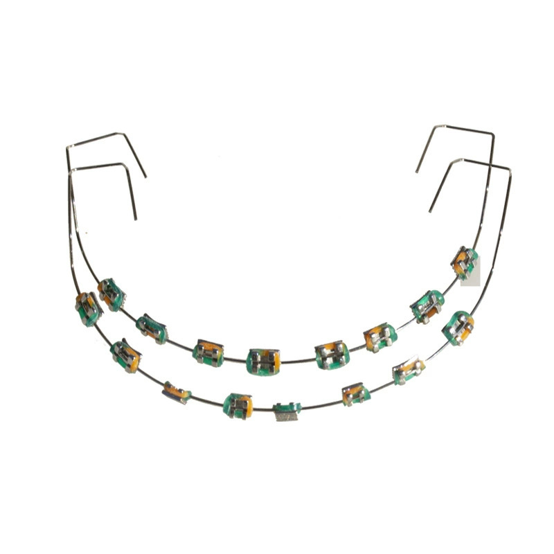 Ortodontikus fém bracket modell bemutatóhoz, felnőtteknek, 140 g, dobozban 100 darab, helyi márka