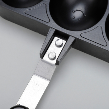 Šypsenosios veido kiaušinių vaflių keptuvė – nelimpančio, iš aliuminio lydinio, suderinama su dujinėmis viryklėmis, su atspausdintu logotipu