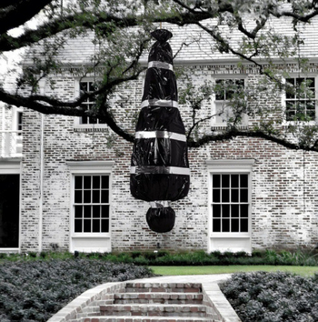 Halloween εξωτερικό διακοσμητικό προ: Τρομακτικό ψεύτικο πτώμα κούκλα για διακόσμηση στοιχειωμένου σπιτιού (Υλικό: Πλαστικό; IP Άδεια: Όχι; Κατηγορία: Διακοσμητικά; Προϊόν: Rekvizit τοποθέτησης χώρου)