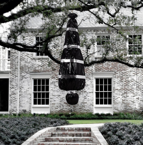 Halloween kültéri rekvizit: ijesztő hamis holttest baba a kísértet ház dekorációjához (Anyag: Műanyag; IP engedély: Nincs; Kategória: Díszítés; Termék kategória: Terület-elrendezési rekvizitek)