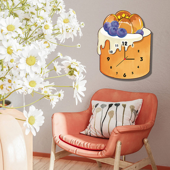 Sieninis laikrodis su torto motyvu ir animaciniu stiliumi, medinis korpusas, kvarcinis mechanizmas, termiškai dengtas skydelis