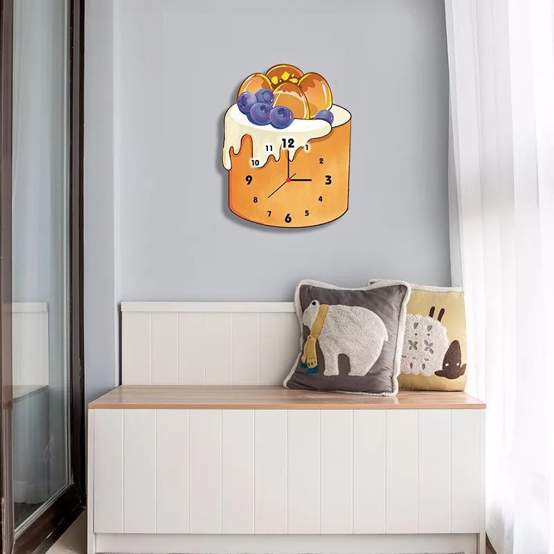 Sieninis laikrodis su torto motyvu ir animaciniu stiliumi, medinis korpusas, kvarcinis mechanizmas, termiškai dengtas skydelis