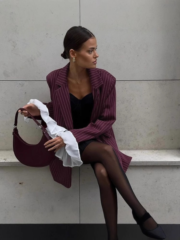 Női dzseki csíkos mintával, laza szabású, harang ujjak, elülső kétgombos zárás