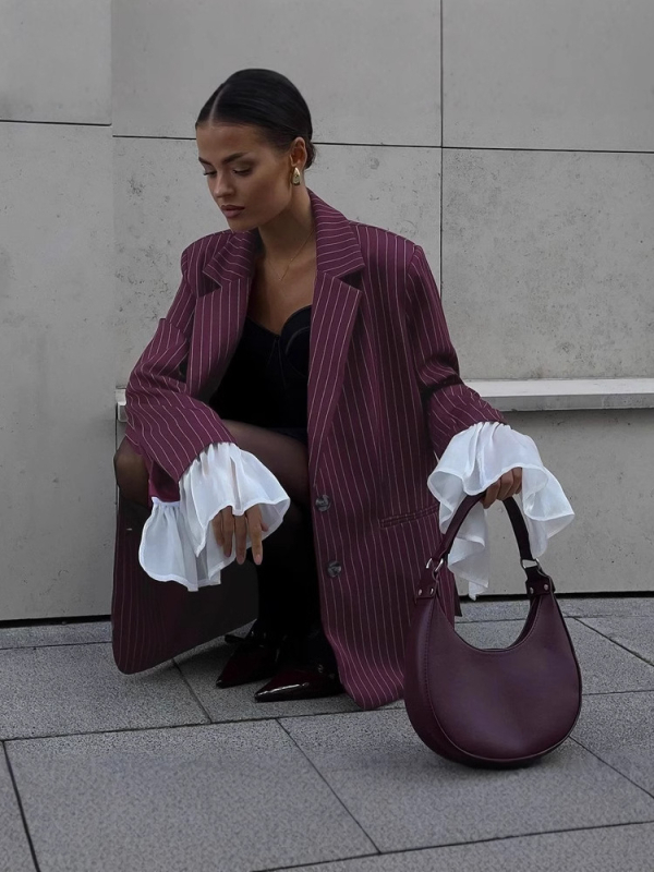 Női dzseki csíkos mintával, laza szabású, harang ujjak, elülső kétgombos zárás