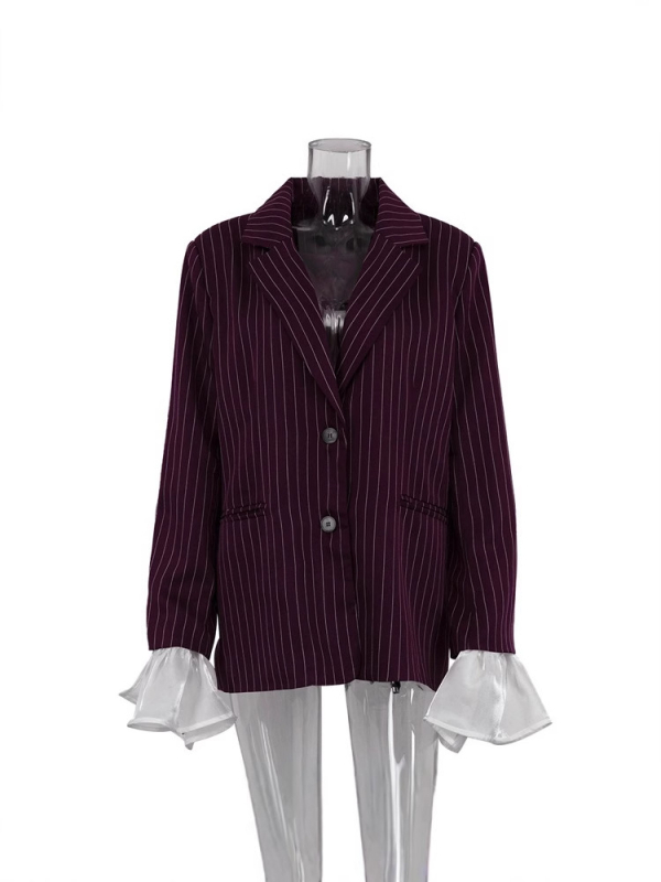 Női dzseki csíkos mintával, laza szabású, harang ujjak, elülső kétgombos zárás