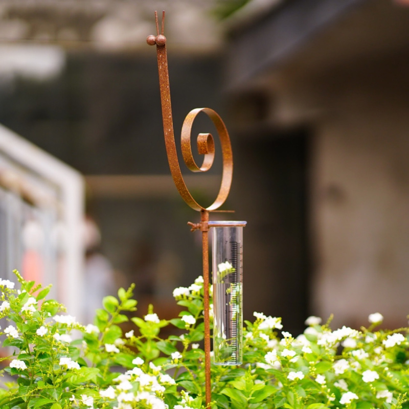 Fém csiga alakú esőmérő kültéri kerthez, dekoratív pasztorális stílus, festett felülettel