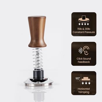 Espresso kavos aparato priedas — adatinio tipo miltelių gumavimo įrankis su medine rankena ir nerūdijančio plieno galvute.