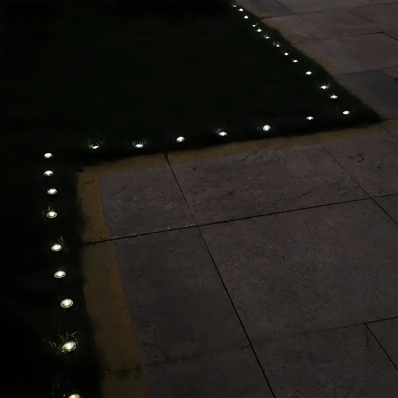 Lampă solară de gazon pentru curte – lampă plată, rezistentă la apă, iluminat decorativ exterior; CE certificat, IP44, control prin buton, alimentare solară, tensiune de intrare ≤36V