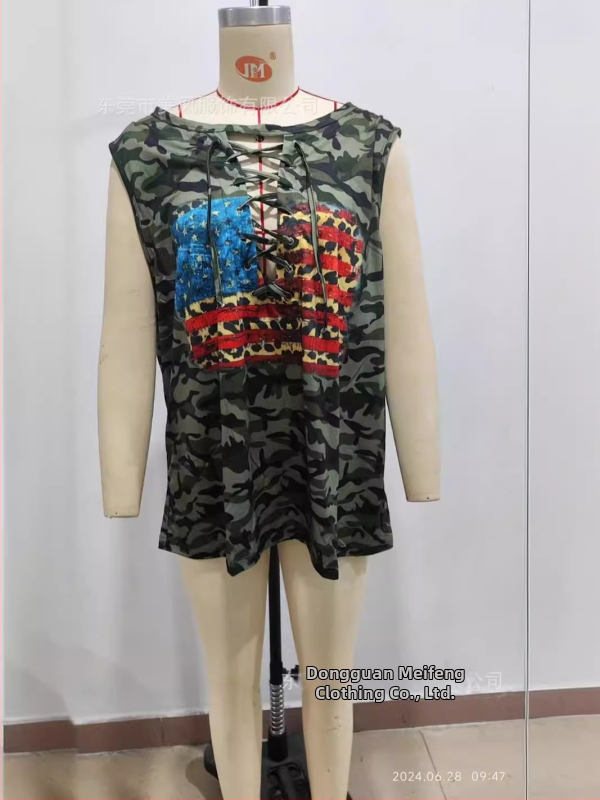 Камуфлажен безръкав жилет с дълбоко V-образно деколте, свободна кройка, смес от имитационен памук и полиестер (70-80% полиестер), Лято 2024