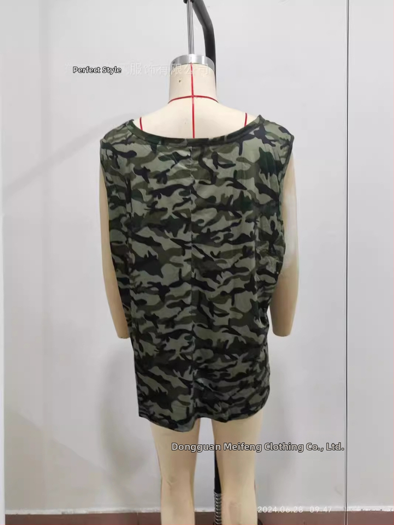 Камуфлажен безръкав жилет с дълбоко V-образно деколте, свободна кройка, смес от имитационен памук и полиестер (70-80% полиестер), Лято 2024