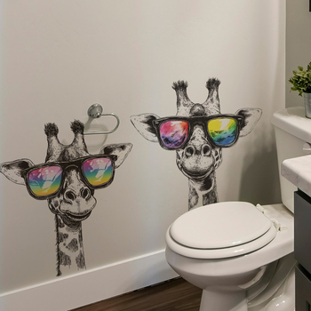 PVC αυτοκόλλητο τοίχου με καμηλοπάρδαλη σε καρτούν με γυαλιά ηλίου, 2 τεμάχια, αδιάβροχο, κατάλληλο για σαλόνι και υπνοδωμάτιο