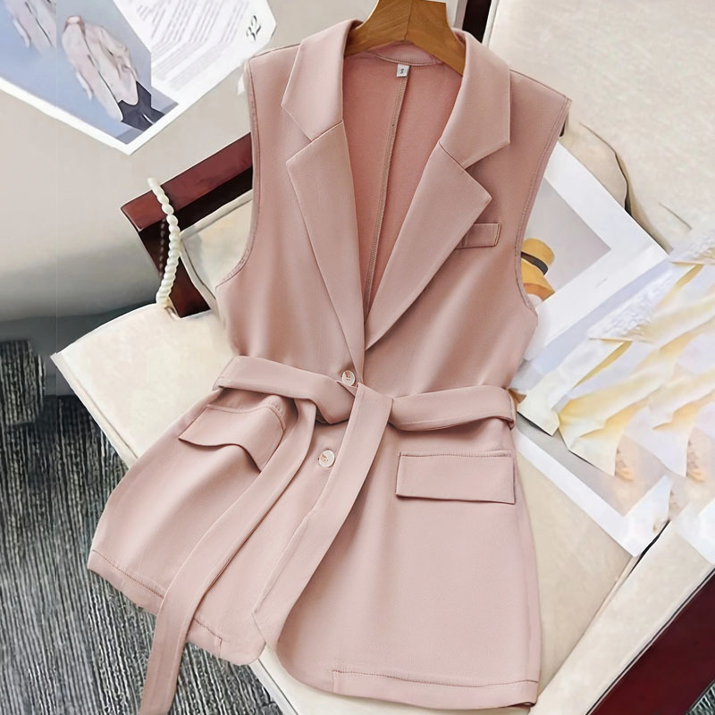 Varrukateta vest, slim-fit lõige, kahe nupu plokk, ülikonna krae, polüester 95%+