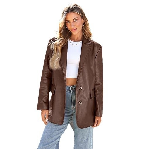 Moteriška PU odinė striukė vidutinio ilgio, laisvo kirpimo, švarko apykaklė, ilgomis rankovėmis, patchwork detalė su sagtimis