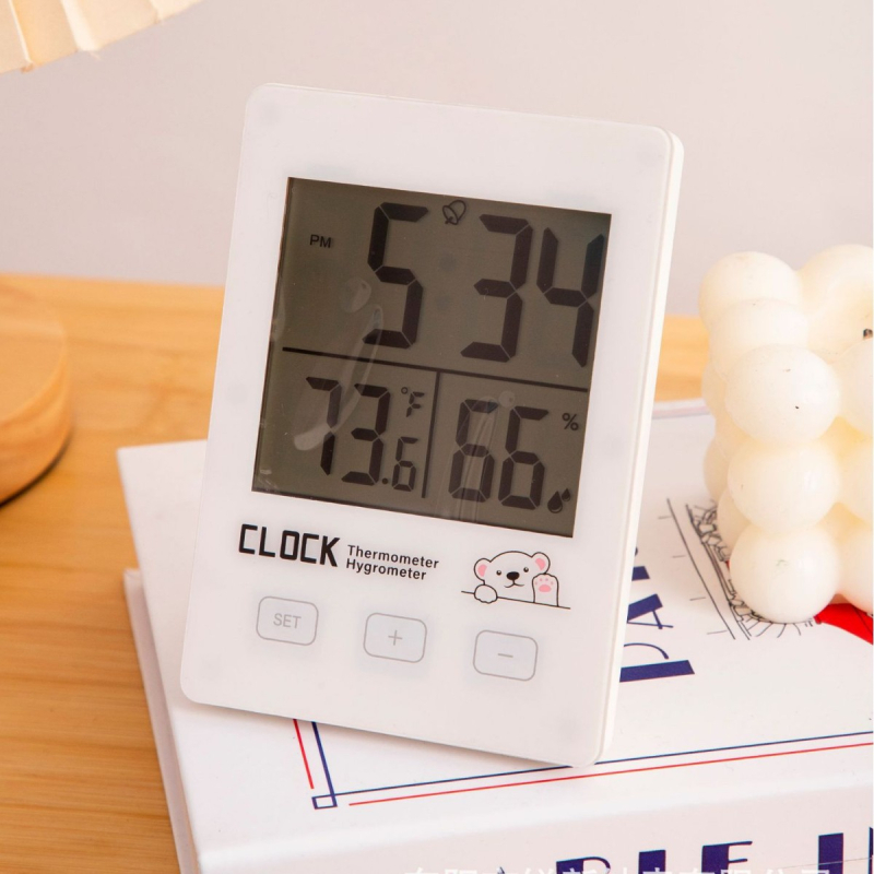 Vidaus skaitmeninis termometras ir higrometras su LED rodmenimis, stalinis mini laikrodis, orų prognozė, baterijų maitinimas