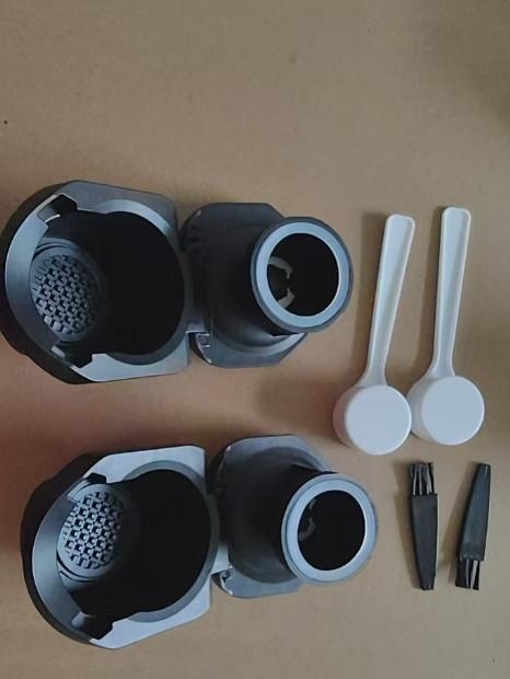 iCafilas Dolce kapsulių adapteris kavos aparatams Nespresso kapsulėms — plastikas, modernus minimalistinis stilius, pritaikomas, biurui ir namams