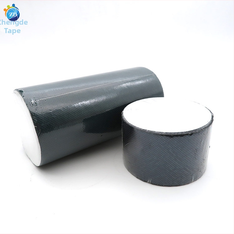 Mākslīgā zāles šuvju lente, divpusēja, neausta auduma pamatne, gumijai balstīta līme, 0,6 mm biezums, papīra kodols