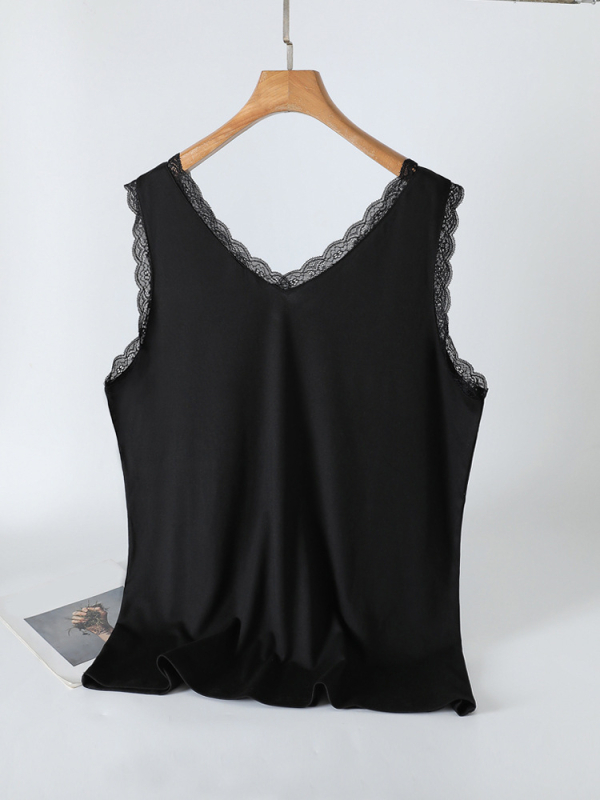 Gėlėtas poliesterio cami su 95%+ poliesterio ir spandekso <30%, laisvas kirpimas, megztinio stiliaus pečių dirželiai