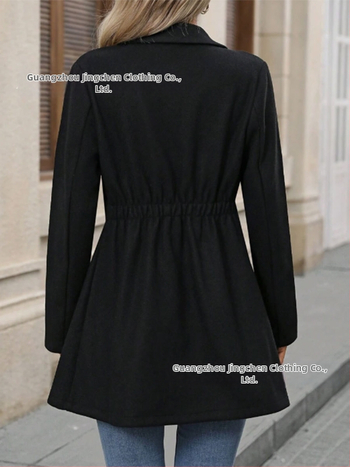 Γυναικείο παλτό με εφαρμοστή γραμμή και πέτο, μακριά μανίκια, μεσαίο μήκος, μονόχρωνος πολυεστέρας