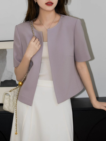 Γυναικείο ελαφρύ κοντό παλτό από πολυεστέρα, στρογγυλό λαιμό, κοντά μανίκια, μονόχρωμο, μήκος 50–65 εκ.