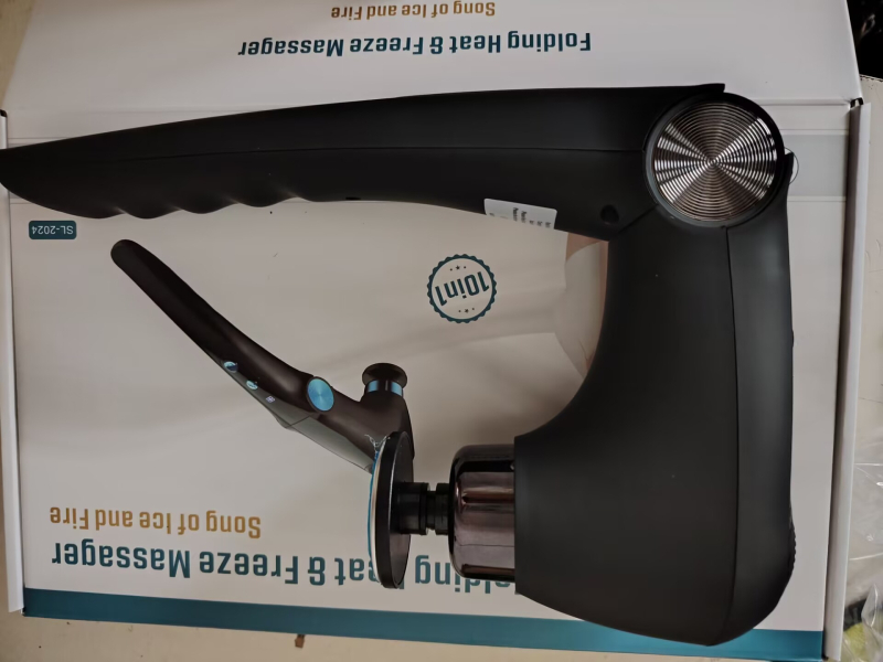 Fasijų masažo pistoletas su šepetėlių varikliu; sulankstomas dizainas; karštas/šaltas atpalaidavimas; 6+ galvutės; įmontuota 1200–2000 mAh baterija, veikimo laikas 1–3 val.