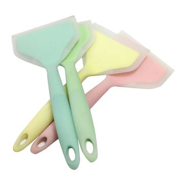 Silikoninis kepimo šaukštas - nelipnus, atsparus aukštoms temperatūroms, neslidus, apsauga nuo nudegimų, rankena iš silikono su plastiko įvyniojimu; pritaikoma