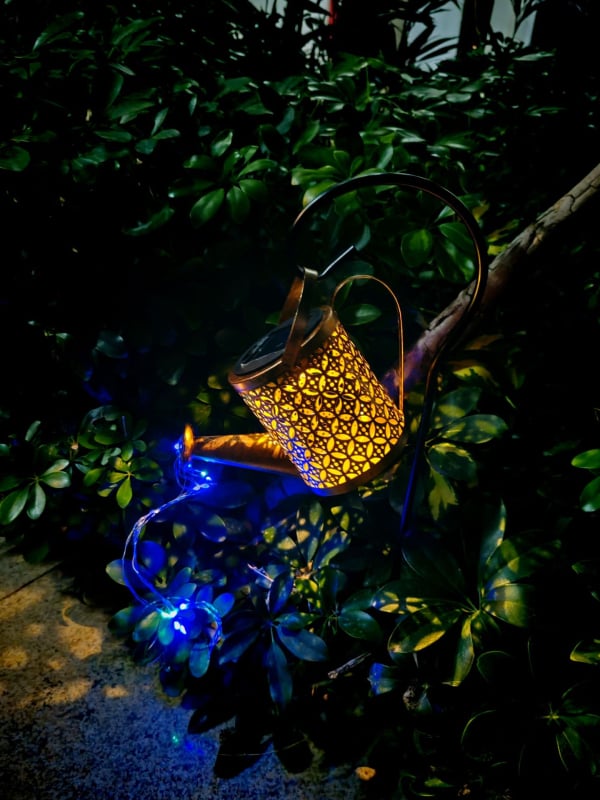 Kovácsoltvas napelemes kerti lámpa zuhanyfej-stílusú, meleg fény, 0,06 W, 2 V, 6–12 óra üzemidő