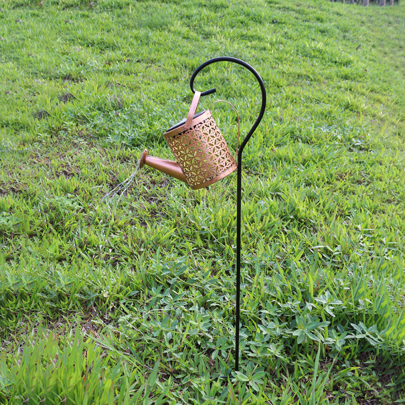 Kovácsoltvas napelemes kerti lámpa zuhanyfej-stílusú, meleg fény, 0,06 W, 2 V, 6–12 óra üzemidő