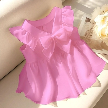 Πουκάμισο γαλλικού στυλ με τετράγωνο λαιμό και φτερωτά μανίκια, καλοκαίρι 2025; ύφασμα σιφόν/πολυεστέρας 90–95% και σπάντεξ <30%; μονόχρωμο; V-λαιμός