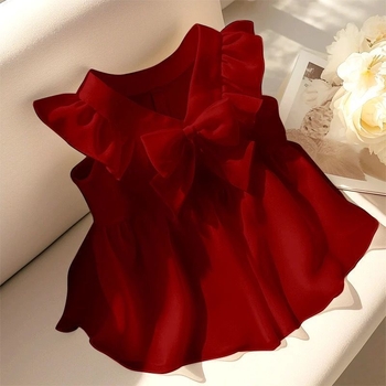 Πουκάμισο γαλλικού στυλ με τετράγωνο λαιμό και φτερωτά μανίκια, καλοκαίρι 2025; ύφασμα σιφόν/πολυεστέρας 90–95% και σπάντεξ <30%; μονόχρωμο; V-λαιμός