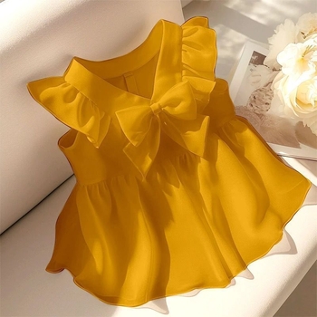 Πουκάμισο γαλλικού στυλ με τετράγωνο λαιμό και φτερωτά μανίκια, καλοκαίρι 2025; ύφασμα σιφόν/πολυεστέρας 90–95% και σπάντεξ <30%; μονόχρωμο; V-λαιμός