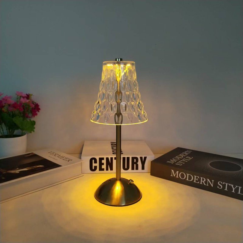 Stalo lemputė su krištolo luksu, trijų lygių šviesos reguliavimas, projekcija, nakties šviesa ir aplinkos apšvietimas, tinkama vidaus/lauko naudojimui