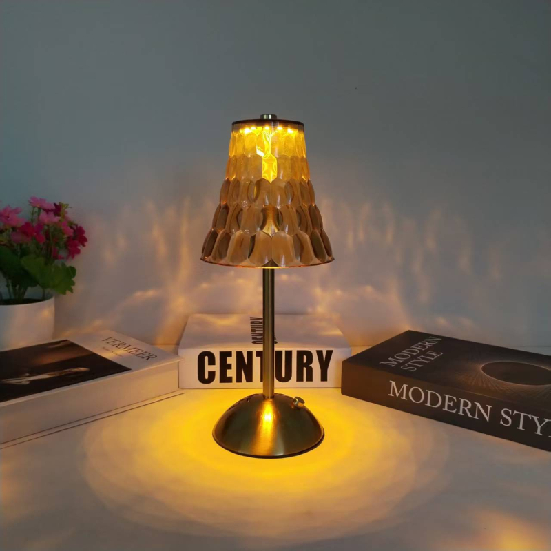 Stalo lemputė su krištolo luksu, trijų lygių šviesos reguliavimas, projekcija, nakties šviesa ir aplinkos apšvietimas, tinkama vidaus/lauko naudojimui